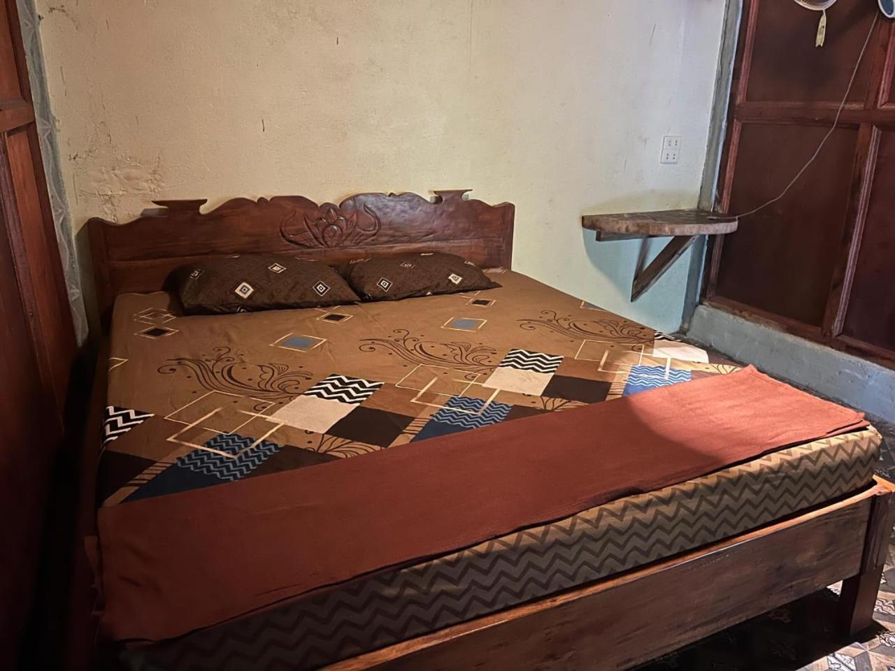 Pongo Guest House & Jungle Trekking Bukit Lawang Exterior foto