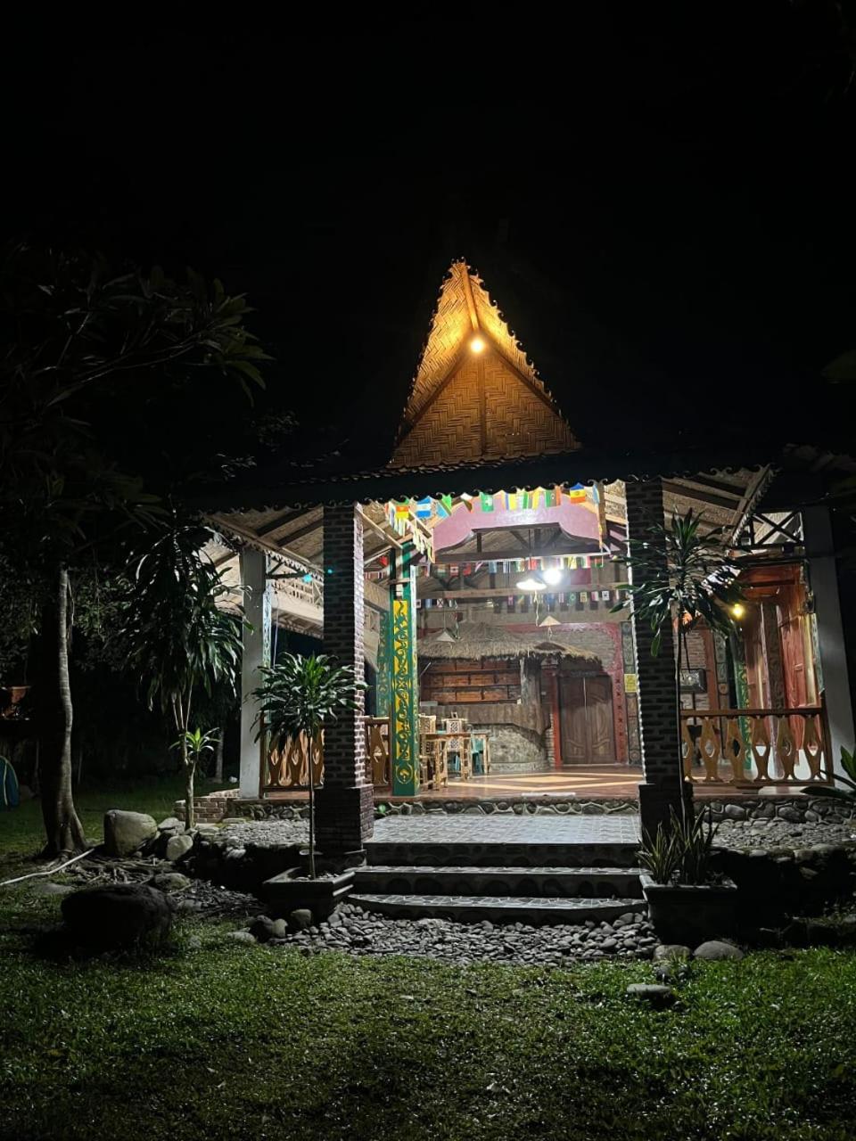 Pongo Guest House & Jungle Trekking Bukit Lawang Exterior foto