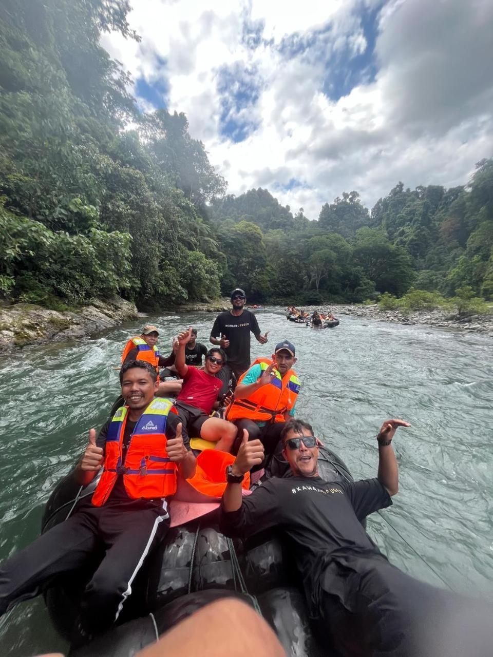 Pongo Guest House & Jungle Trekking Bukit Lawang Exterior foto