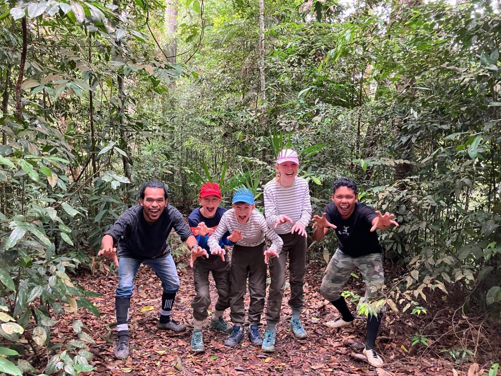 Pongo Guest House & Jungle Trekking Bukit Lawang Exterior foto